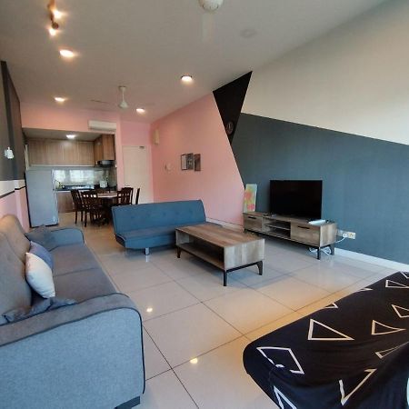 Restary - Black Pink, Loft E - Imago Shopping Mall - Kk City- 3Br,8Pax 来沙旅 黑粉主题公寓 - Loft E - Imago商场 - 泳池 - Kk市中心 - 3房8人 Kota Kinabalu Eksteriør billede